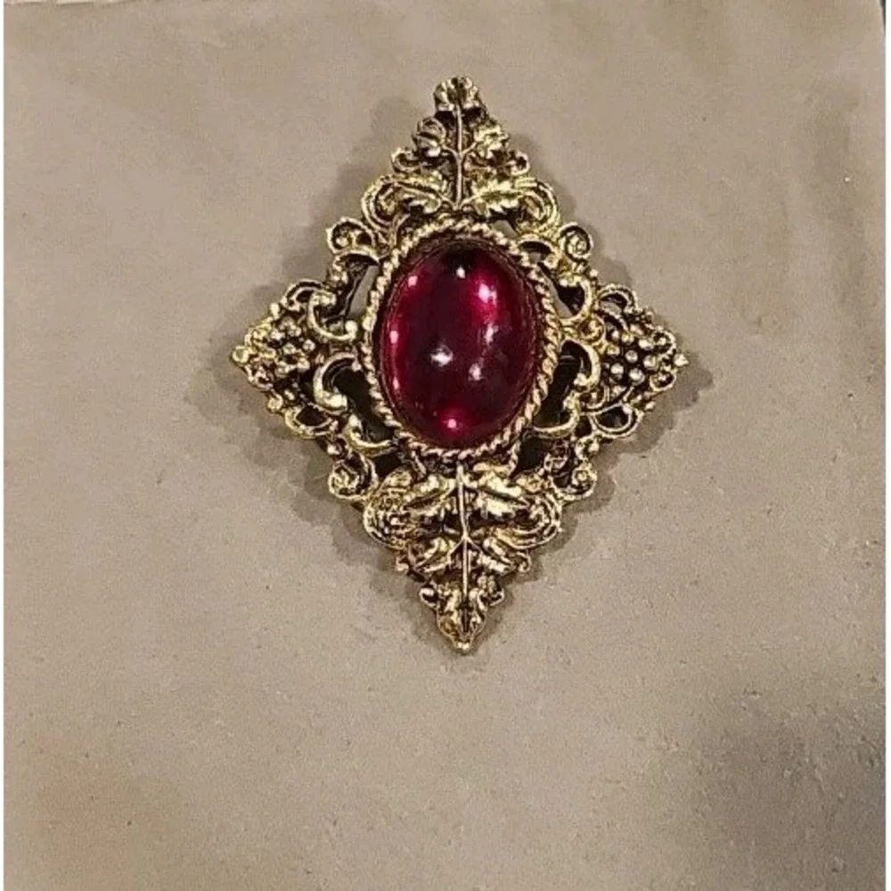Vintage Gold Tone Filigree Brooch w/ Red Cabochon